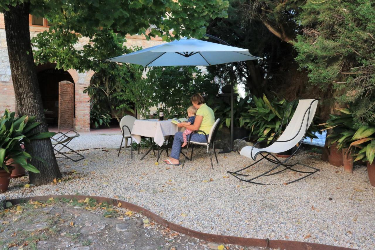 Agriturismo La Roverella Monteroni dʼArbia Buitenkant foto